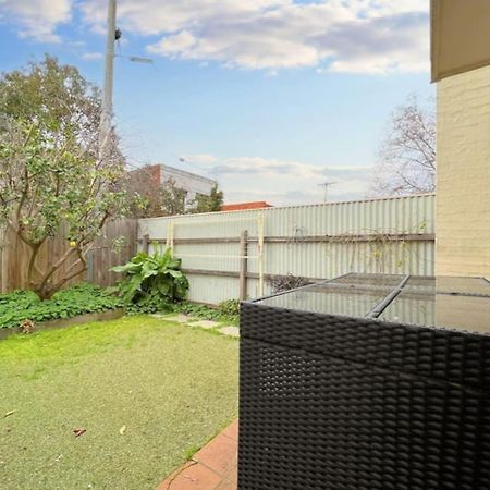 Chic Getaway At Fitzroy North Villa Melburne Exterior foto